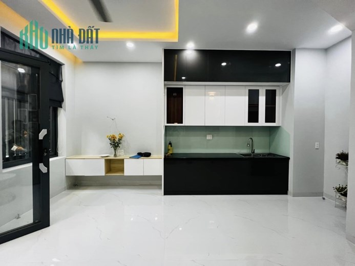 NHÀ 3 TẦNG HOÀN CÔNG ĐỦ, NGANG 5.6M  HẺM XE HƠI 5M, CHỈ 6 TỶ TL