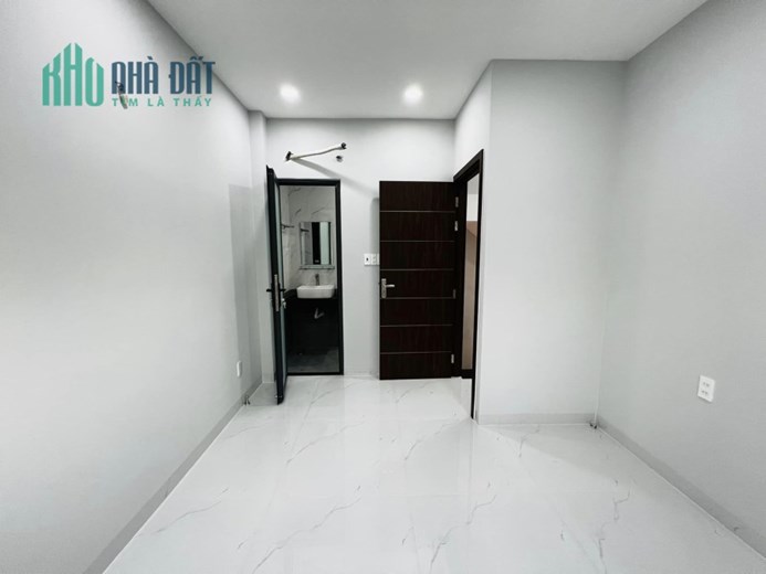 NHÀ 3 TẦNG HOÀN CÔNG ĐỦ, NGANG 5.6M  HẺM XE HƠI 5M, CHỈ 6 TỶ TL