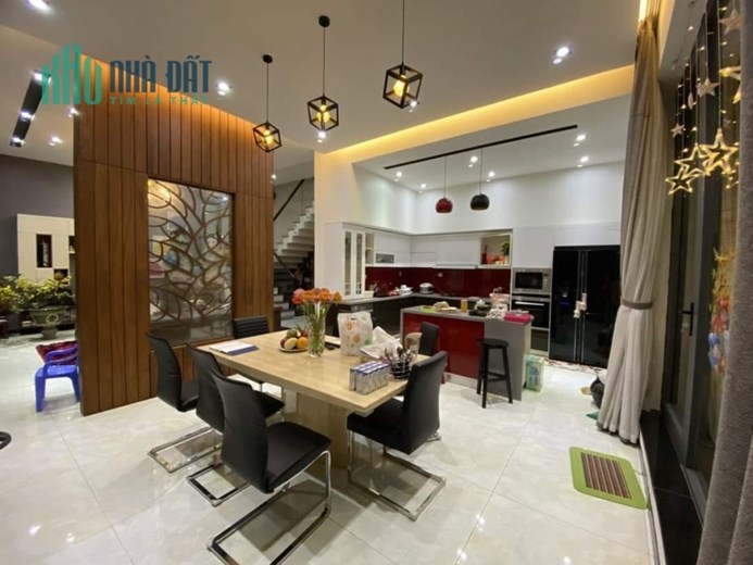 TRUNG TÂM HẢI CHÂU - VILLA 2 MẶT TIỀN ĐƯỜNG 10,5M
DT: 220M2 NGANG 12,9m