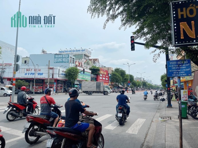 Giảm 30%, bán nhà Mặt tiền Lê Trọng Tấn, Sơn Kỳ, DT: 410m2, 5 Tầng - 35PN, hạ còn 35.9 tỷ