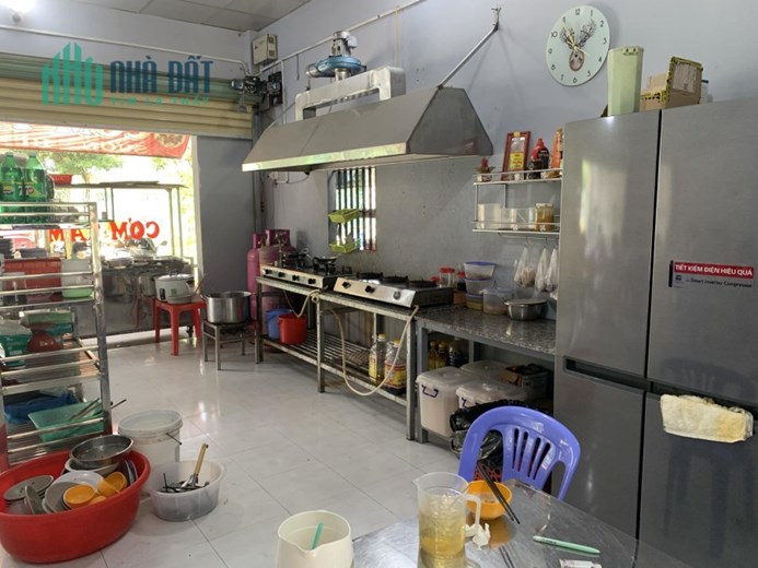 Củ Chi ! Sang Quán Cơm bán 150 xuất / ngày , khách đông, Dt 12m x 30m, thuê 6 tr / tháng.