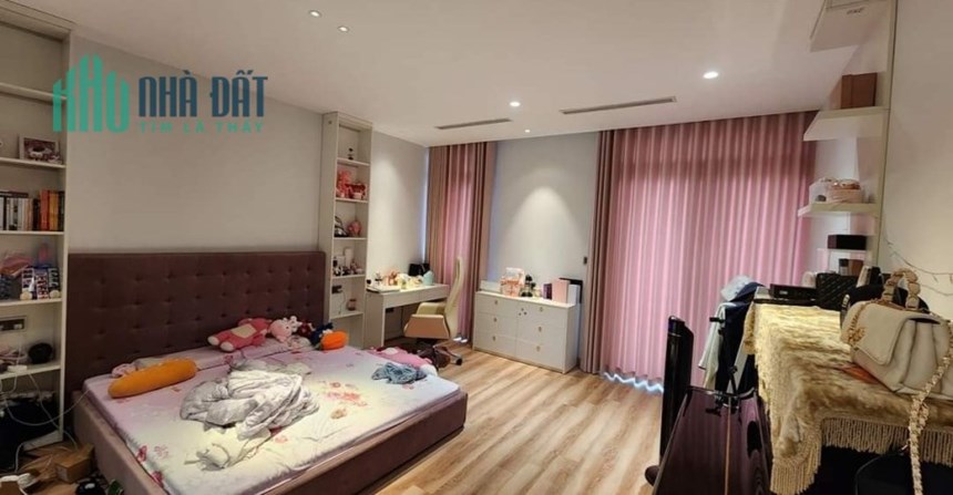 Bán nhà phố Nguyên Hồng, DT 60m2, MT5.5m, vỉa hè, ô tô, kinh doanh ổn, sổ đẹp, giá tốt.