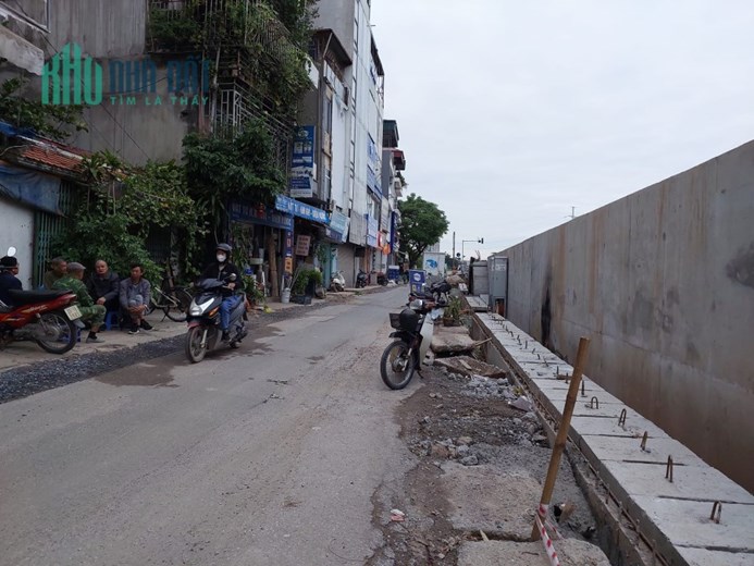 Cho thuê nhà, HGĐ, CHDV, KD, VP, mặt phố, 65m2, 4T, 8m, 7P, 30tr, Âu Cơ.
