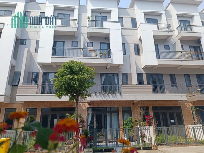 Do gia chủ chuyển công tác cần bán gấp.