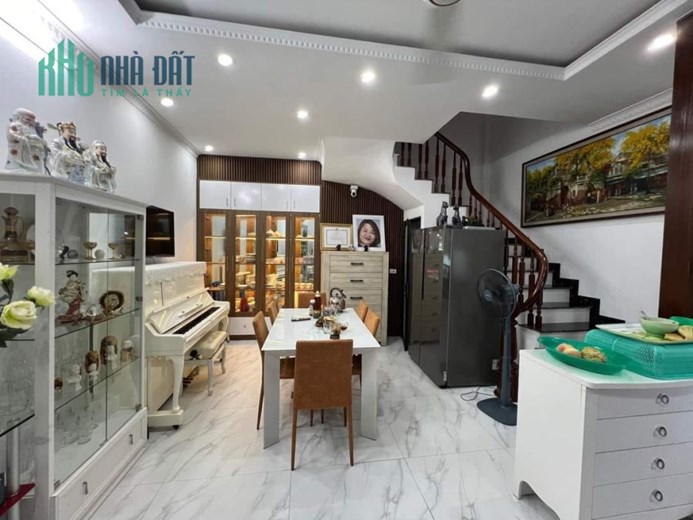 Bán nhà Thụy Khuê 35m2, 6T, 5m, 5.35 tỷ Tây Hồ.