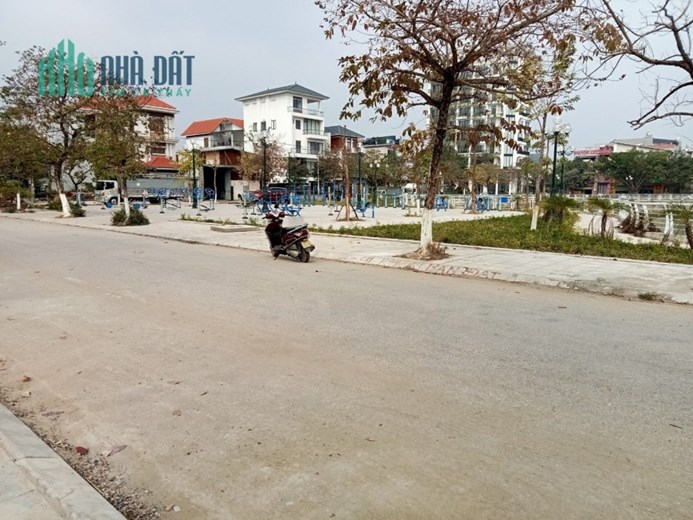Cho thuê 400m2 đất tại Khai Quang, Vĩnh Yên Giá thuê 16tr/tháng .
