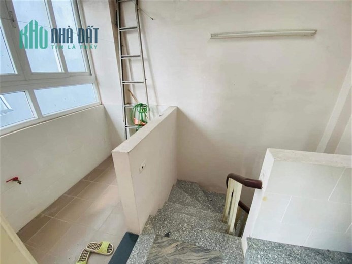 BÁN NHÀ VỊ TRÍ ĐẸP HOÀNG QUỐC VIỆT CẦU GIẤY HÀ NỘI GIÁ TRÊN 3 TỶ SỔ ĐỎ ĐẸP KENG.