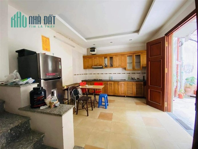 BÁN NHÀ VỊ TRÍ ĐẸP HOÀNG QUỐC VIỆT CẦU GIẤY HÀ NỘI GIÁ TRÊN 3 TỶ SỔ ĐỎ ĐẸP KENG.