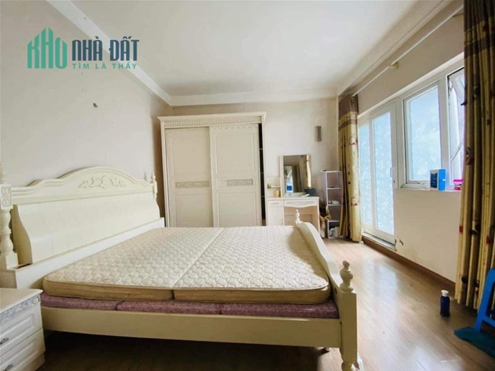 BÁN NHÀ VỊ TRÍ ĐẸP HOÀNG QUỐC VIỆT CẦU GIẤY HÀ NỘI GIÁ TRÊN 3 TỶ SỔ ĐỎ ĐẸP KENG.
