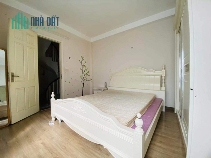 BÁN NHÀ VỊ TRÍ ĐẸP HOÀNG QUỐC VIỆT CẦU GIẤY HÀ NỘI GIÁ TRÊN 3 TỶ SỔ ĐỎ ĐẸP KENG.