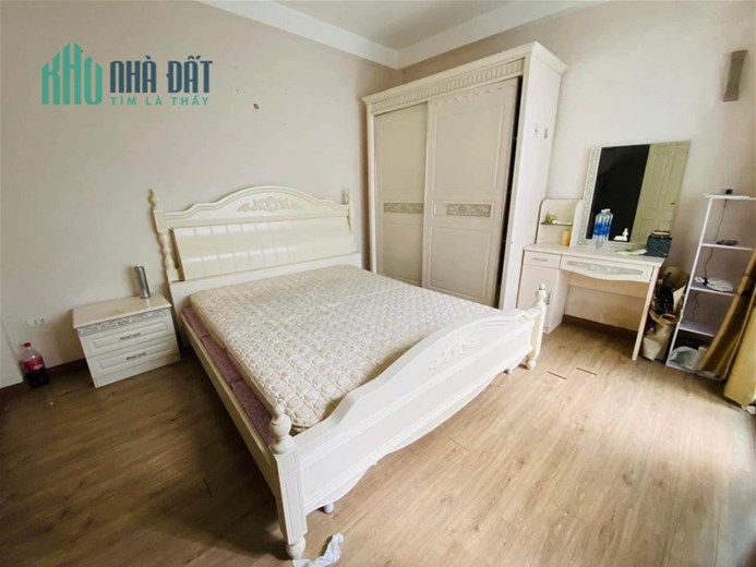 BÁN NHÀ VỊ TRÍ ĐẸP HOÀNG QUỐC VIỆT CẦU GIẤY HÀ NỘI GIÁ TRÊN 3 TỶ SỔ ĐỎ ĐẸP KENG.