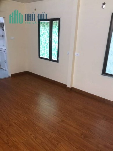 Chính chủ bán gấp nhà ngõ 470 Đường Láng gí 2,8 tỷ, 22mx6 tầng, oto cách 10m.