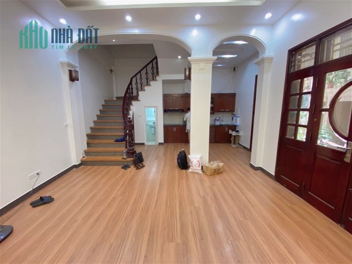 NHÀ  CẦU GIẤY - MẶT TIỀN CỰC RỘNG 7.7m2 - 20M RA OTO TRÁNH - CHỦ TỰ XÂY BTCT CỰC CHẮC CHẮN