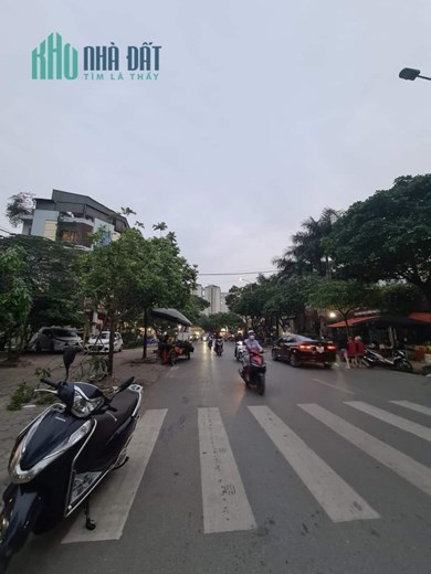 Mặt Phố Hoàng Công, Mậu Lương, Mặt đường 18.5m, Nhỉnh 12 Tỷ
