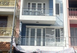 Mùa lễ hội cuối năm, Sắp qua một năm mới. 
Thi Công: