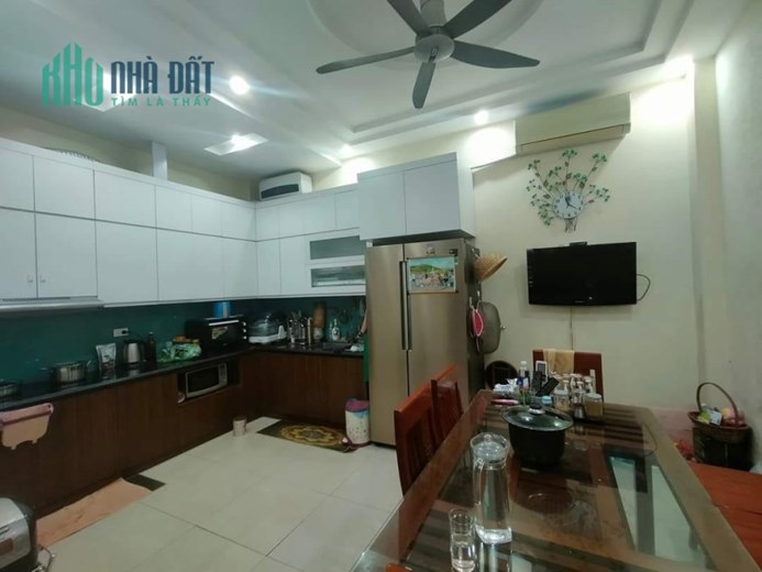 Bán Nhà Phường Ngọc Thụy, Ngõ Thông ÔTô Đổ Cửa, 10m Ôtô Tránh, 60m2, 3 Tầng, Gía 2,5 Tỷ.