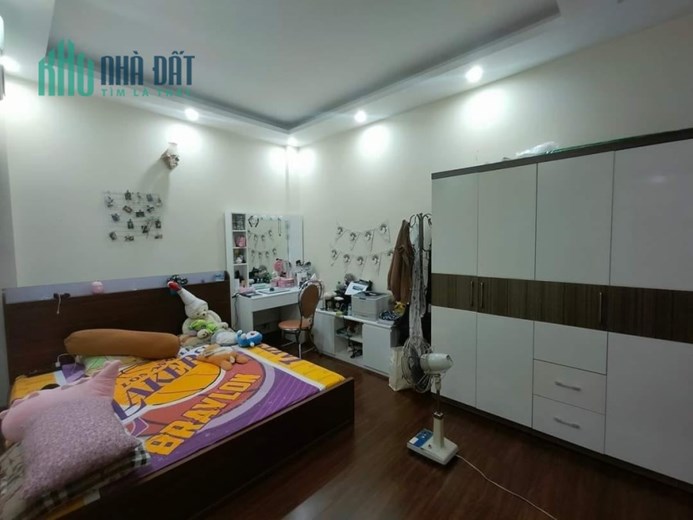 Bán Nhà Phường Ngọc Thụy, Ngõ Thông ÔTô Đổ Cửa, 10m Ôtô Tránh, 60m2, 3 Tầng, Gía 2,5 Tỷ.