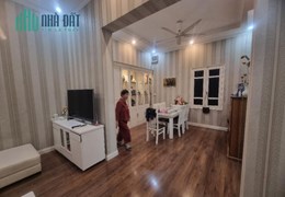 Hàng cực hiếm, chủ cần tiền bán nhanh, chưa tới 100tr/m2, mặt ngõ Phú Diễn, kd- vp quá đẹp