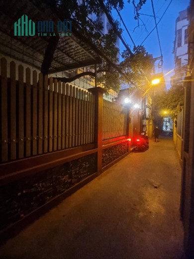 Hàng cực hiếm, chủ cần tiền bán nhanh, chưa tới 100tr/m2, mặt ngõ Phú Diễn, kd- vp quá đẹp