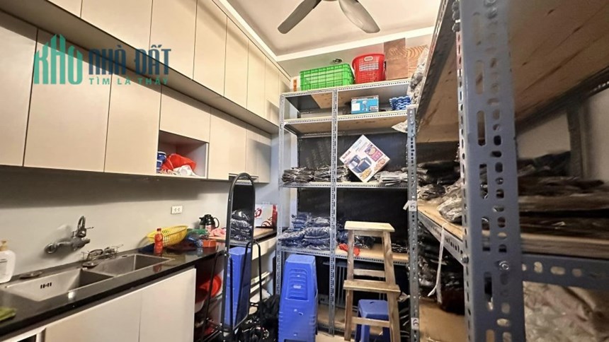 Bán Nhà Nguyễn Khánh Toàn, Cầu giấy, ô tô, 2 mặt thoáng, full nội thất, 35m2, Giá siêu rẻ.