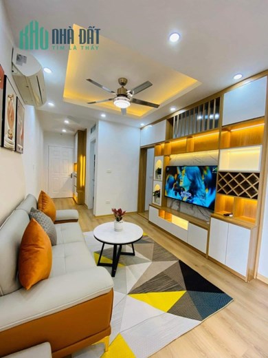 Bán nhanh 2 ngủ ban công đông nam view thẳng sân bóng siêu mát và thoáng 46 mét 1ty280tr