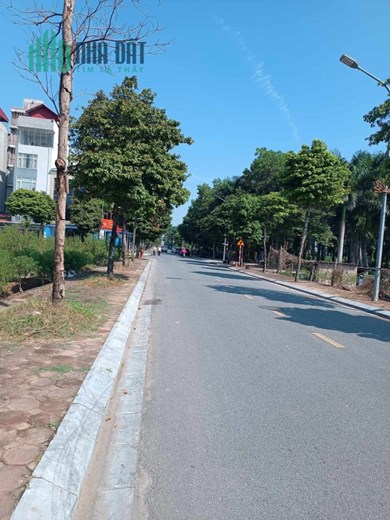 Đất Phân Lô-Vỉa Hè Đường Thông ÔTô Vào Đất-DT 100m²-MT 4,4m-Thị Trấn- Đông Anh-Nhỉnh 3 tỷ