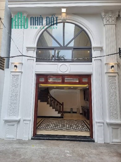 NHÀ ĐẸP PHỐ NGUYỄN VĂN LINH 35M,5 TẦNG, LÔ GÓC, Ô TÔ ĐỖ CỬA, NHỈNH 3 TỶ.