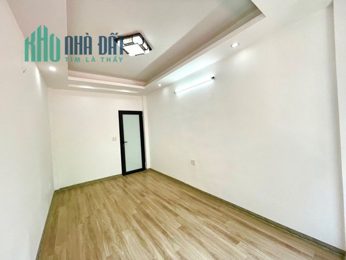 NHÀ ĐẸP PHỐ NGUYỄN VĂN LINH 35M,5 TẦNG, LÔ GÓC, Ô TÔ ĐỖ CỬA, NHỈNH 3 TỶ.