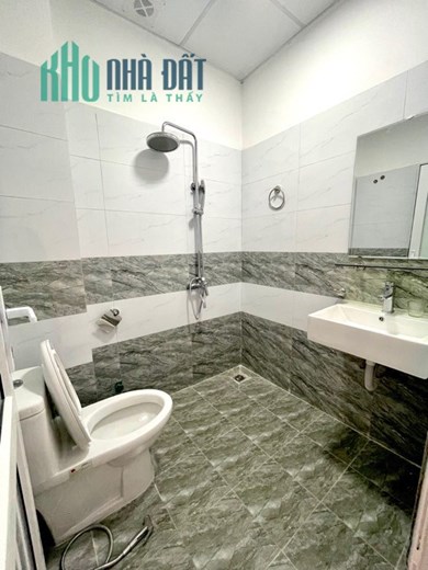 NHÀ ĐẸP PHỐ NGUYỄN VĂN LINH 35M,5 TẦNG, LÔ GÓC, Ô TÔ ĐỖ CỬA, NHỈNH 3 TỶ.