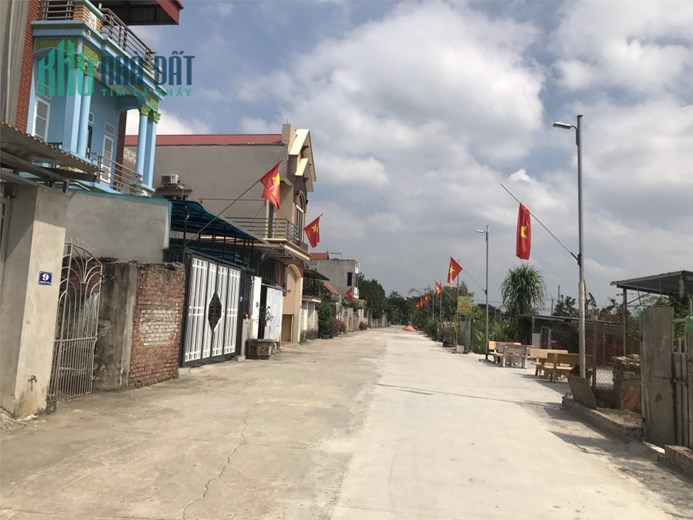 Bìa làng Bắc Hạ-Quang Tiến ô tô tải tránh nhau giá chỉ hơn tỷ BAO SANG TÊN
