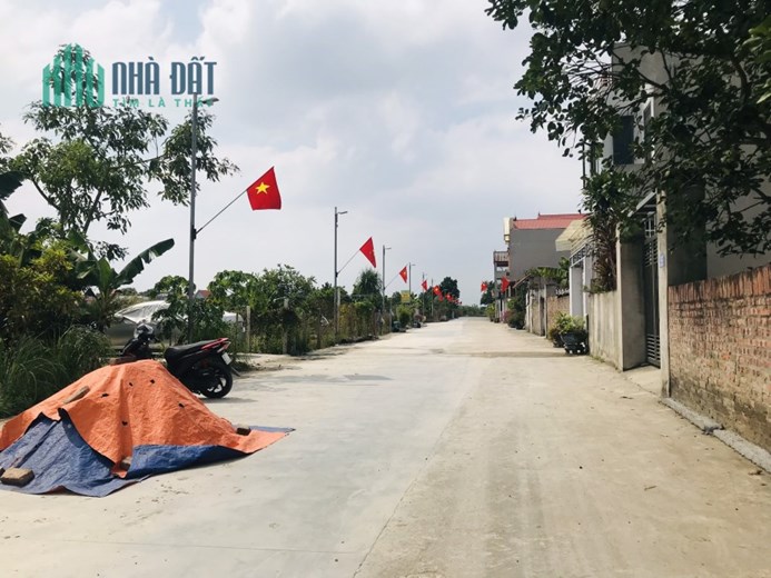 Bìa làng Bắc Hạ-Quang Tiến ô tô tải tránh nhau giá chỉ hơn tỷ BAO SANG TÊN