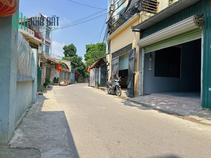Bán căn nhà cấp 4 tại Làng Bầu, Liên Bảo, Vĩnh Yên giá : 2,2 tỷ.Liên hệ: 0986.454.393 - 0986.797.222