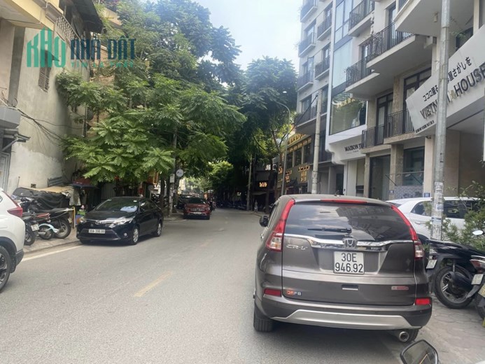 Bán nhà phố Linh lang, Ba Đình, 50m2. MT: 6m, Lô góc,  ô tô đố cửa, nội thất sang trọng