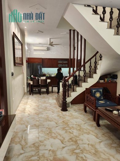 Bán nhà phố Linh lang, Ba Đình, 50m2. MT: 6m, Lô góc,  ô tô đố cửa, nội thất sang trọng