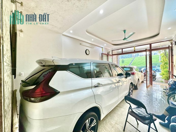 Bán nhà mặt phố Ngọc Thụy vừa ở vừa kinh doanh ,tổng dt sử dụng 800m giá 30 tỷ