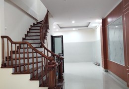 Bán nhà  Cầu Giấy, Ngõ thông, KD, ô tô gần, DT 50m2, mặt tiền 4,5 m xây 5 tầng, giá  7 tỷ.