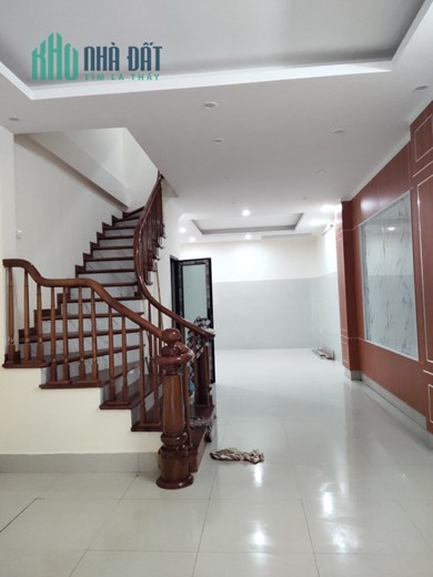 Bán nhà  Cầu Giấy, Ngõ thông, KD, ô tô gần, DT 50m2, mặt tiền 4,5 m xây 5 tầng, giá  7 tỷ.