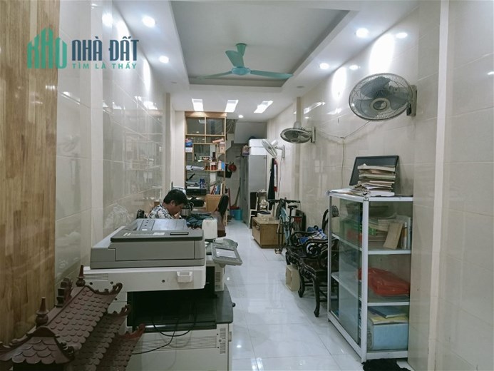 Hoàng Cầu, sát công viên,10m ra ô tô tránh, 5 tầng đẹp vuông vắn, nhỉnh 5 tỷ