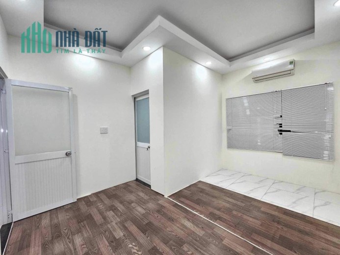 Bán gấp nhà HXH Đường Nguyễn Xí, P. 13, Bình Thạnh, Gần Vincom Plaza