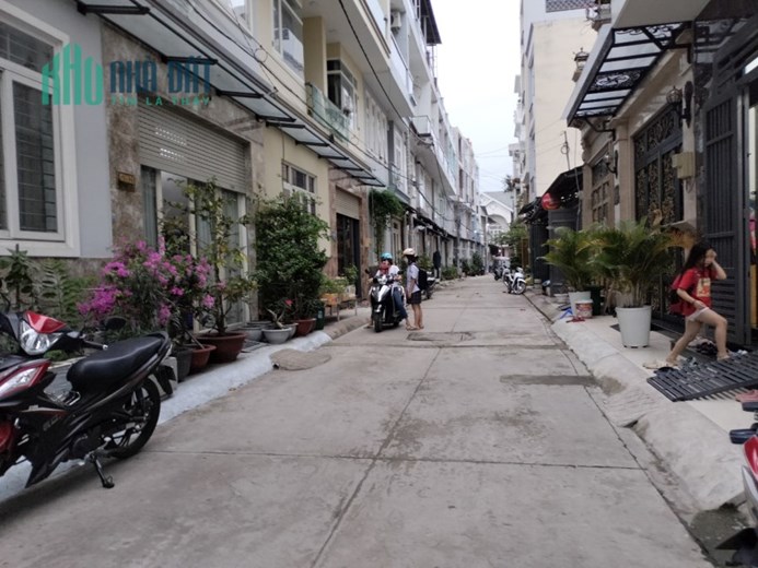 BÁN GẤP Nhà Gần Chợ Bình Thành HXH Đỗ cửa 53m2 , 2 Tầng 2 tỷ x