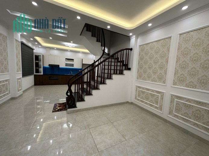 Bán nhà Ngô Gia Tự,Long Biên 51m2,4 tầng,Mt5.7m nhà mới đẹp nhỉnh 4 tỷ