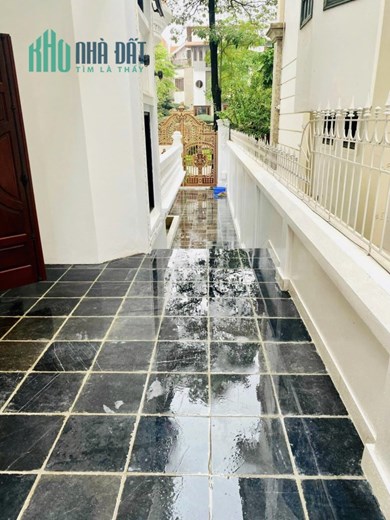 Bán Căn Biệt Thự Sân Vườn Bán Đảo Linh Đàm 254m2 5 tầng, 6 phòng ngủ khép kín full nội thất, ở