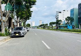 SỞ HỮU NHÀ 3 TẦNG ĐẸP - Ô TÔ ĐỖ CỬA – SÁT BIỂN MỸ KHÊ GIÁ RẺ NHÌ SƠN TRÀ
