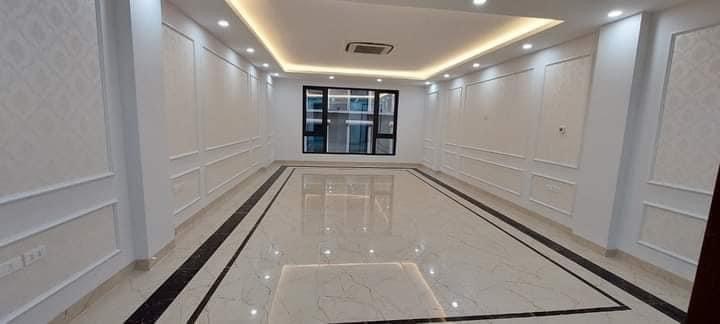 Bán Nhà Hoàng Quốc Việt, Cầu Giấy- lô góc 3 thoáng, có thang máy