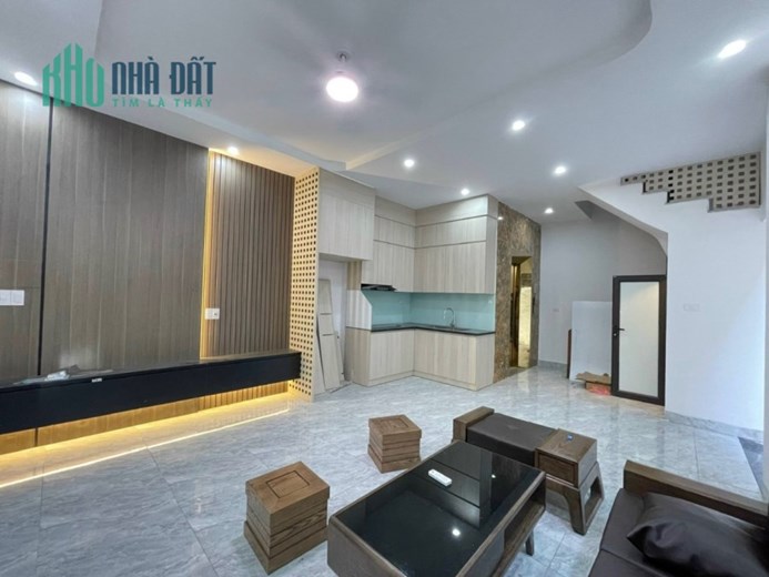Bán nhà Hoàng Mai 35mx5T Giá 3,9Ty Thoáng, Nông, Xây Mới.