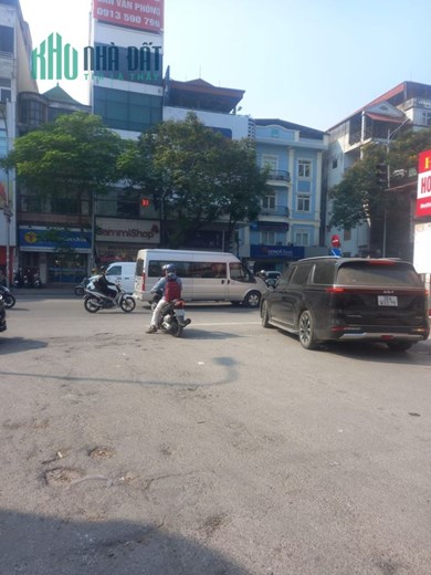 NÓNG O9 2628 5559 Bán nhà Chùa Bộc 48m², 2 tầng, MT 9m, giá 9.6 Tỷ Đống Đa