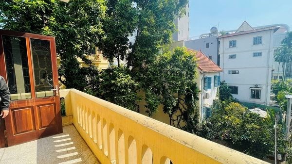 Bán nhà Tô Ngọc Vân, 75m2, 4T, 4m, ô tô, 16 tỷ, gần hồ.