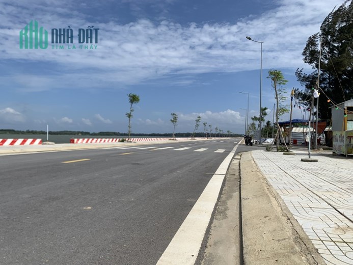 Bán đất Đức Phổ Mặt tiền View Đầm An Khê, đường nhựa 15m, giá rẻ