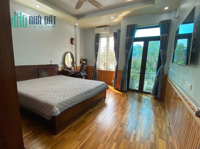 NHÀ 5 TẦNG ĐẲNG CẤP, HIỆN ĐẠI TẠI TRUNG TÂM TP.NAM ĐỊNH