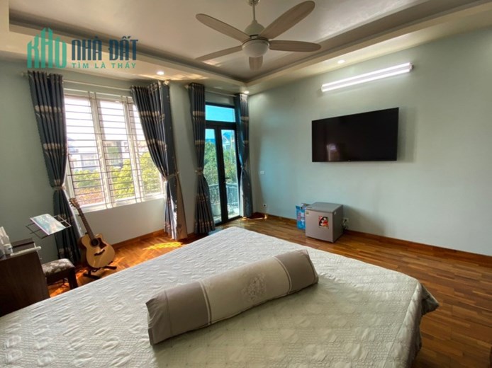 NHÀ 5 TẦNG ĐẲNG CẤP, HIỆN ĐẠI TẠI TRUNG TÂM TP.NAM ĐỊNH